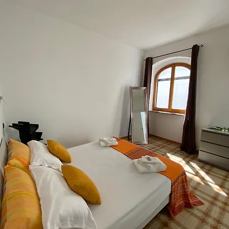 Ξενοδοχείο με διαμερίσματα Gaudi Sant Isidoro (Apulia)