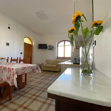 Ξενοδοχείο με διαμερίσματα Gaudi Sant Isidoro (Apulia)