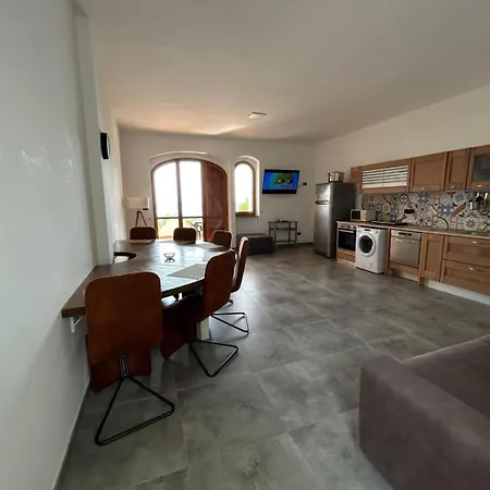 Ξενοδοχείο με διαμερίσματα Gaudi Sant Isidoro (Apulia)