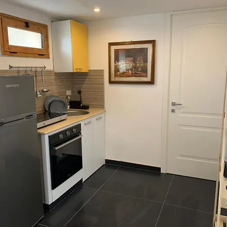 Ξενοδοχείο με διαμερίσματα Gaudi Sant Isidoro (Apulia)