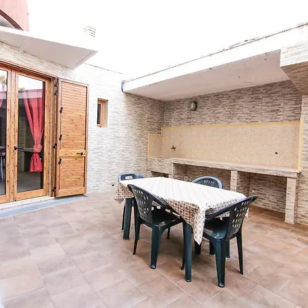 Ξενοδοχείο με διαμερίσματα Gaudi Sant Isidoro (Apulia)