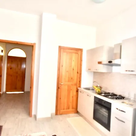 Ξενοδοχείο με διαμερίσματα Gaudi Sant Isidoro (Apulia)