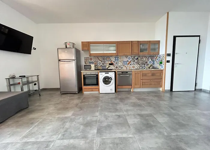 Gaudi * Sant Isidoro (Apulia)