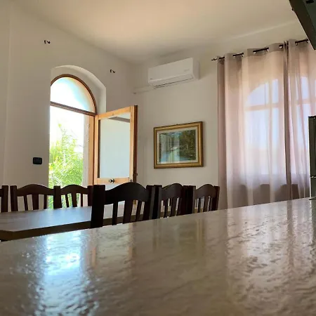 Gaudi * Sant Isidoro (Apulia)