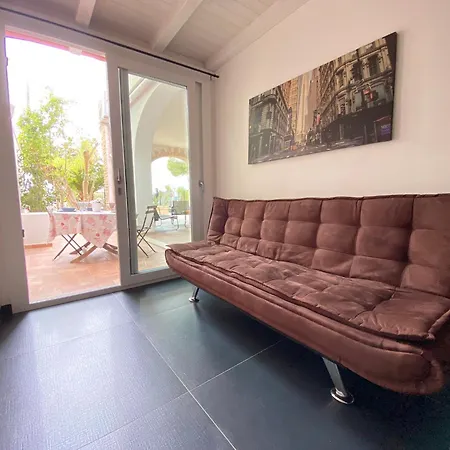 Gaudi Aparthotel *
