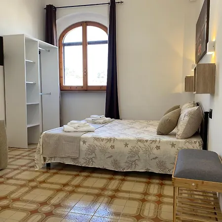 Lägenhetshotell Gaudi Sant Isidoro (Apulia)