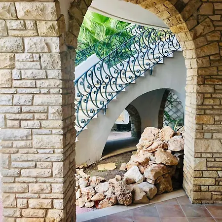 Lägenhetshotell Gaudi Sant Isidoro (Apulia)