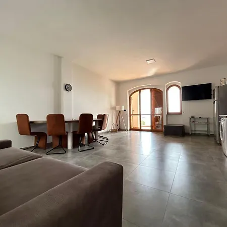 Gaudi * Sant Isidoro (Apulia)