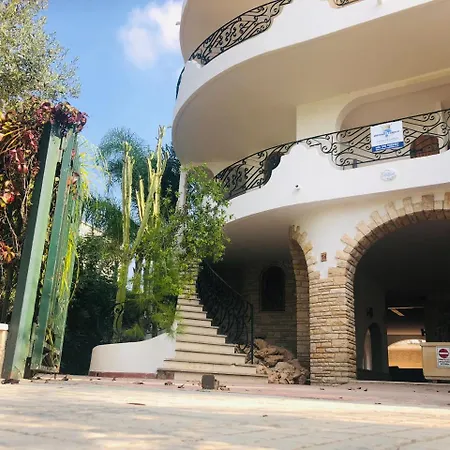 Gaudi *